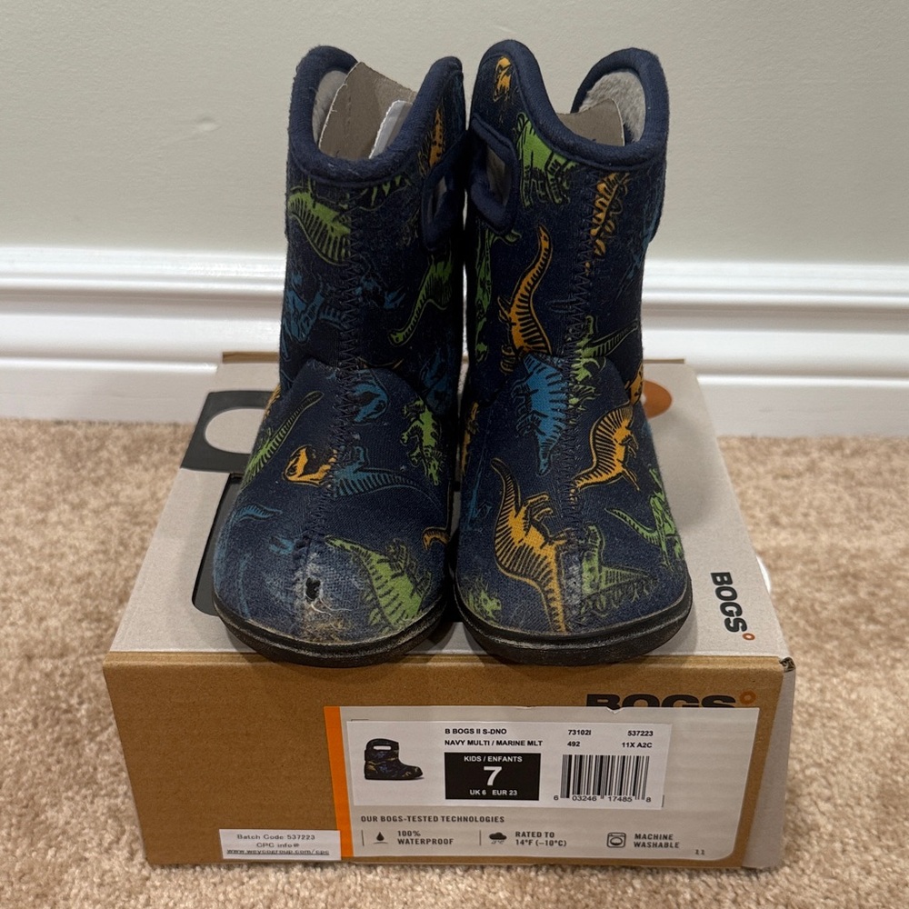 Toddler Dino Bogs sz 7